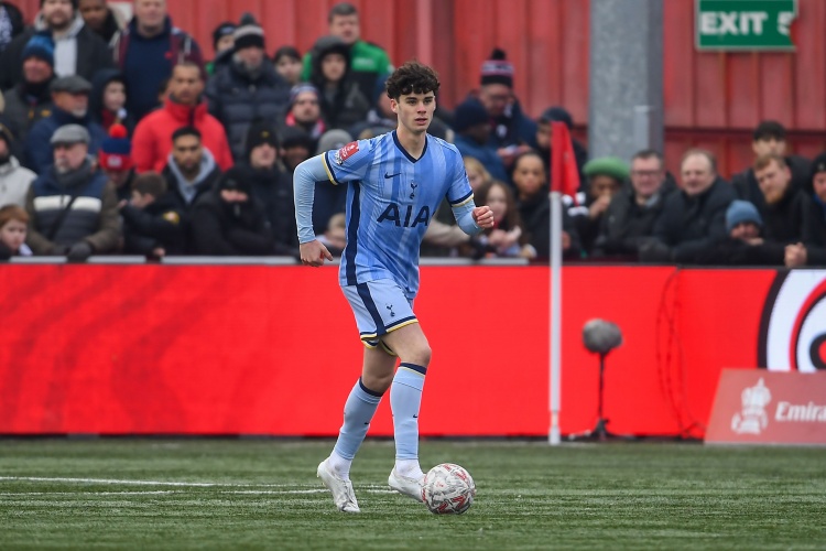 阿奇-格雷19歲前在英超出場(chǎng)20次，熱刺隊(duì)史第二人